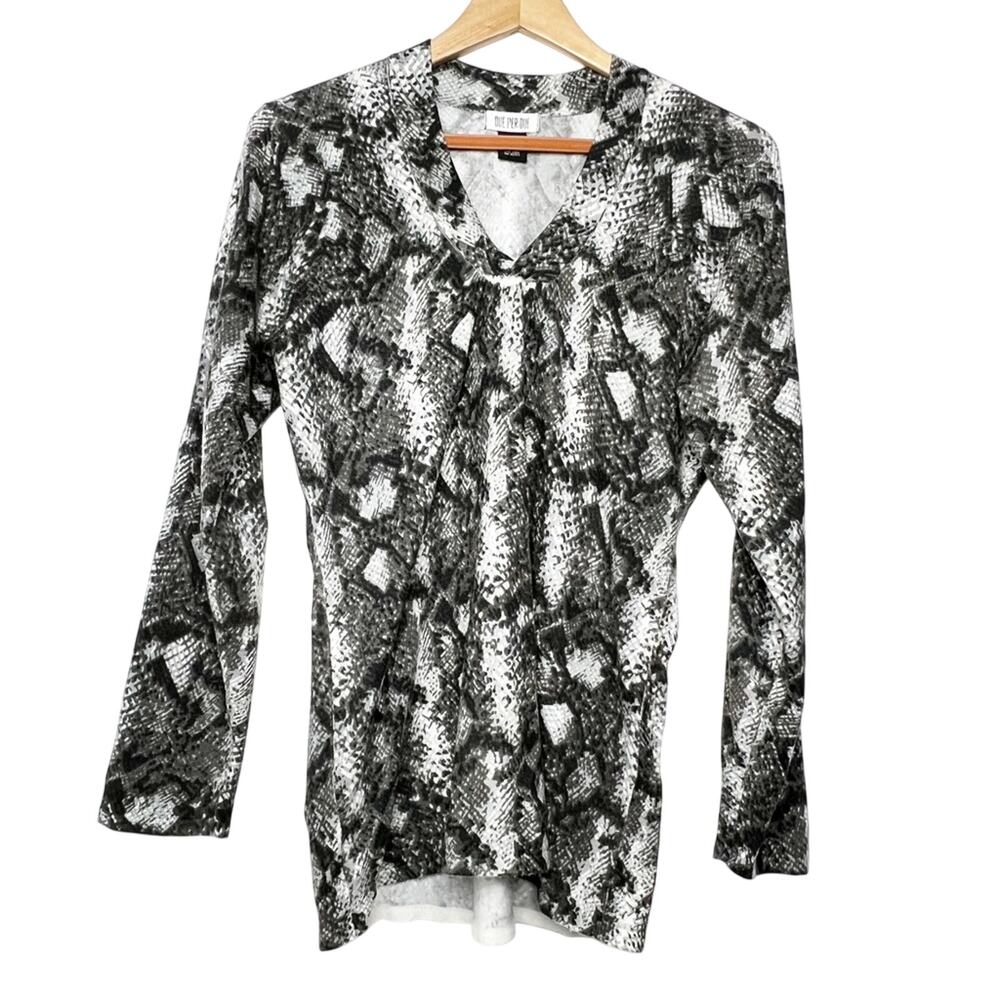 Due Per Due Grey & Black Snakeskin Print V-neck Tunic Long Sleeve Sweater Small